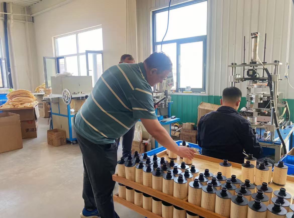 Els clients russos visiten la fàbrica de filtres de Guohao